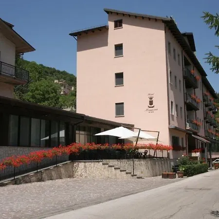 Hotel Albergo Miramonti